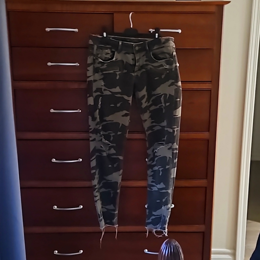 Zara  green camo Jeans women.  Size 6
